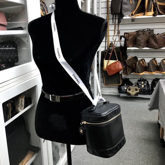 CHANEL  LAMBSKIN VANITY  CASE VGC - Picture 8 of 8